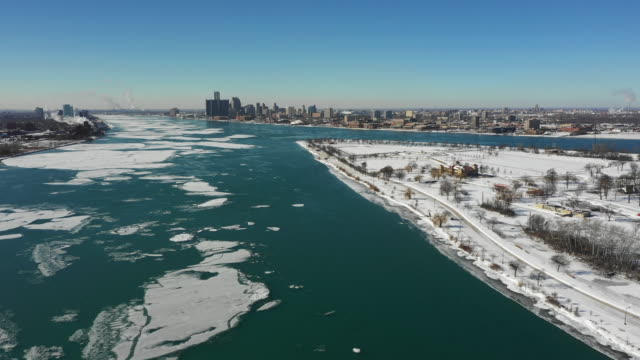 Detroit-Belle-Isle-Antenne-Winter