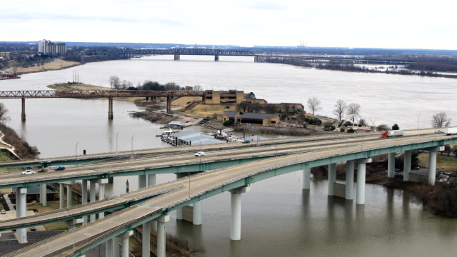 Blick-auf-die-Brücke-über-den-Mississippi-bei-Memphis