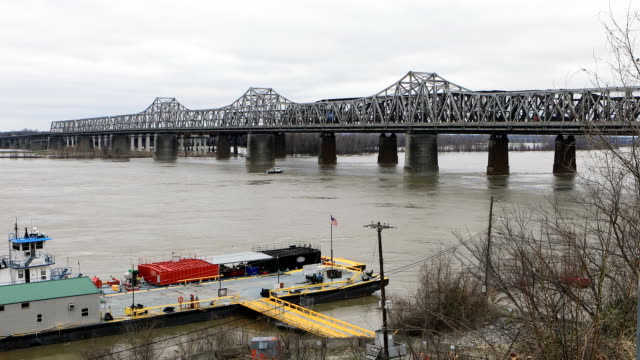 Bridge-over-Mississippi-River-at-Memphis,-Tennessee