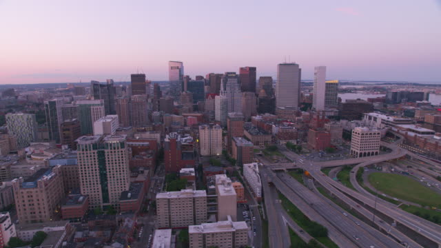Luftaufnahme-von-Boston-bei-Sonnenuntergang.