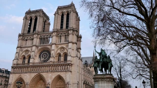 Kathedrale-Notre-Dame-de-Paris-France