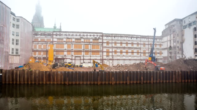 hamburg-construction-site-with-two-excavator---DSLR-timelapse