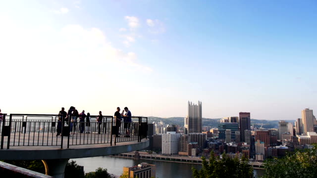 Pittsburgh-Overlook-Tourists