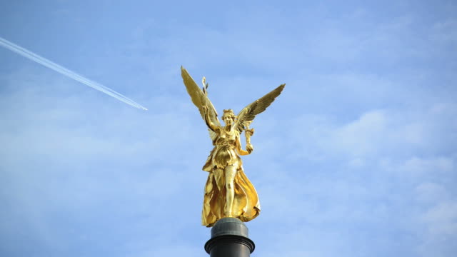 El-Ángel-de-la-paz-\"Friedensengel\'en-Munich