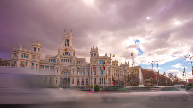 Madrid-día-nublado-principal-Exponer-Oficina-edificio-rotonda-4-K-lapso-de-tiempo-de-España
