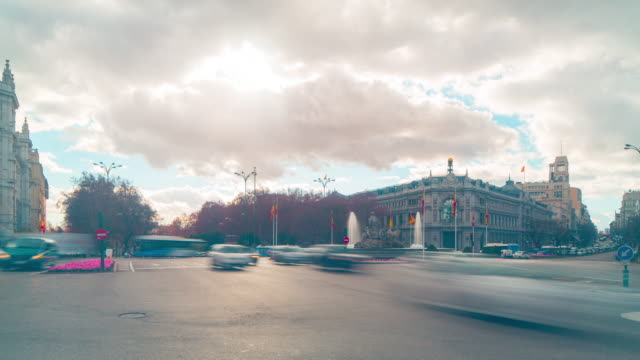 day-light-madrid-plaza-de-cibeles-traffic-4k-time-lapse-spain