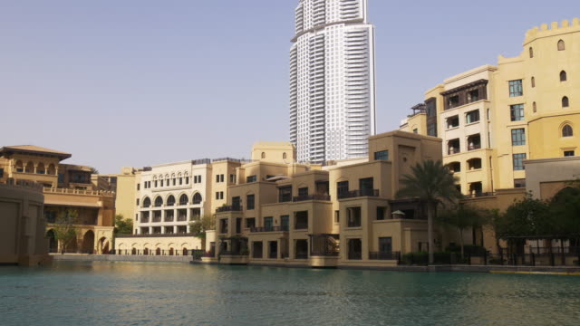 Centro-comercial-de-dubai-de-sol-luz,-block-4-k,-Emiratos-Árabes-Unidos