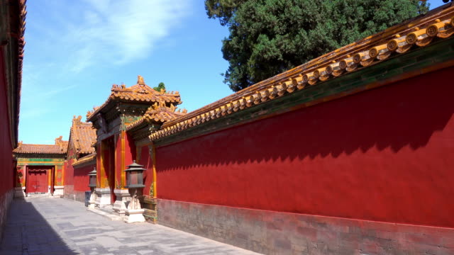 oriental-red-gate-inside-Beijing-Forbidden-City,-China