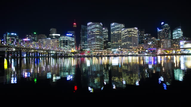 Paisaje-urbano-de-Sydney,-Australia-de-la-costa-por-la-noche:-lapso-de-tiempo