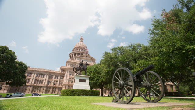 Austin,-TX-Capitol-Building-During-the-Day-:-Time-Lapse