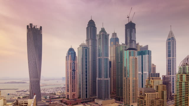 luz-marina-Dubai-tráfico-carretera-ciudad-calle-4-k-tiempo-lapso-Emiratos-Árabes-Unidos