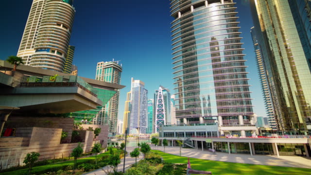 Dubai-Marina-Jbr-Marina-Park-vorderen-Panorama-4-k-Zeit-verfallen-Vereinigte-Arabische-Emirate