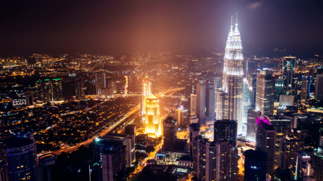 Auf-dem-Dach-Zeitraffer-der-Wolkenkratzer-Petronas-Türme-in-Kuala-Lumpur