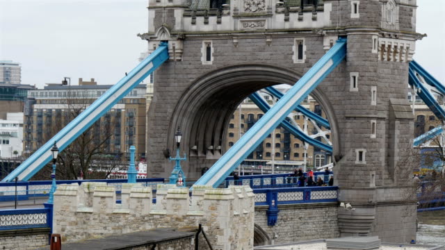 Ein-Teil-der-blauen-Tower-Bridge