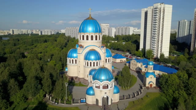 Luftaufnahme-der-Kirche-der-Heiligen-Dreifaltigkeit-in-den-Teichen-Borisov