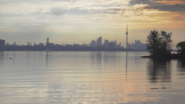 Sonnenuntergang-über-der-Stadt-Toronto-Kanada-Sommer-4k