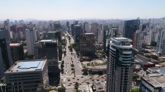 Avenue-Faria-Lima-in-Sao-Paulo,-Brasilien