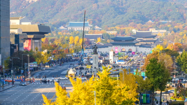 Otoño-en-la-ciudad-de-Seúl-en-el-Palacio-de-Gyeongbokgung,-lapso-del-sur-Korea.Time