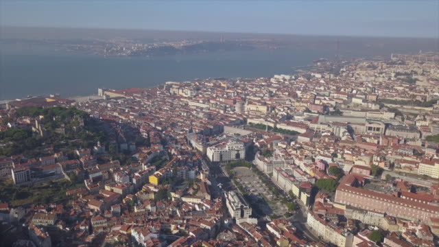 Portugal-sonnigen-Abend-Zeit-Lissabon-Stadt-Bucht-Luftbild-Panorama-4k