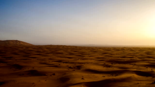 Desert-sand-dunes-ripples-during-sunrise-timelapse