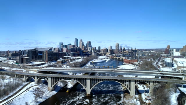 Die-Innenstadt-von-Minneapolis-&-Verkehr---Luftbild