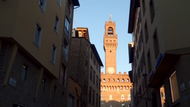 Der-Turm-von-Arnolfo-ist-eine-helle-Wahrzeichen-von-Florenz