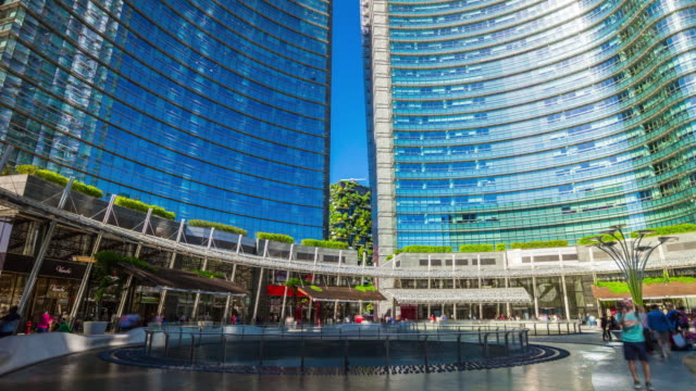 Italy-sunny-day-milan-modern-city-fountain-square-panorama-4k-timelapse