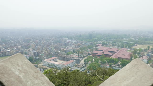 Vista-a-la-ciudad-de-Katmandú-desde-el-antiguo-templo-del-mono-de-Sawayambhunath,-Nepal.