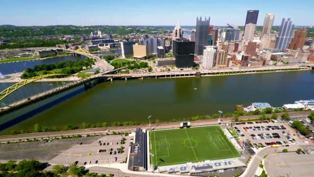 Vista-aérea-del-centro-de-la-ciudad-de-Pittsburgh