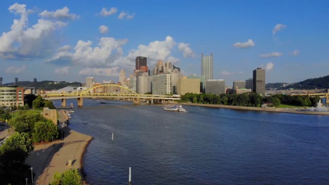 Slow-Reverse-Aerial-Wide-Shot-of-Summer-Pittsburgh-Skyline