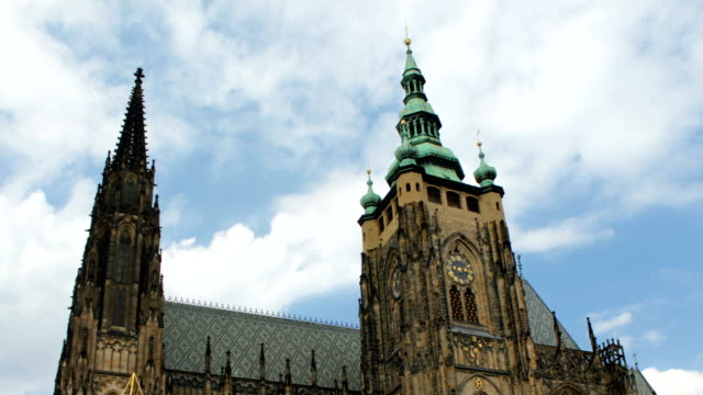 St-Vitus-Cathedral-und-bewölktem-Himmel-Closeup-Zeitraffer