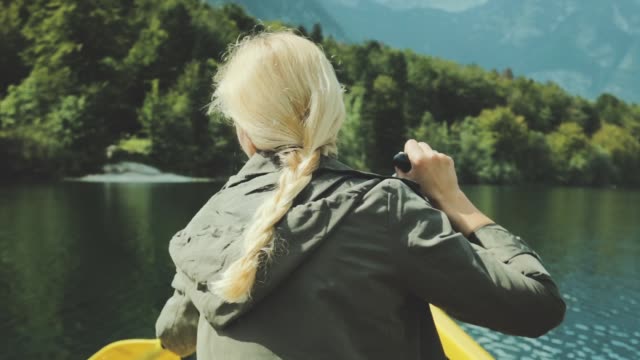 Woman-in-the-boat-from-the-back.