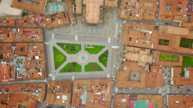 Vista-aérea-de-los-tejados-de-la-ciudad-roja-de-Cuzco,-Perú.