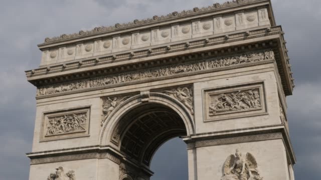 Arc-de-Triomphe-Wahrzeichen-von-Paris-Frankreich