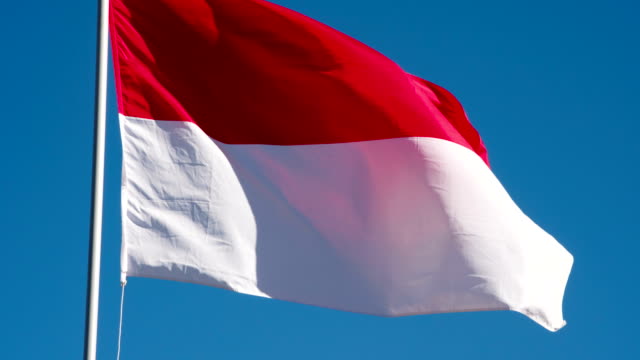Flagge-von-Indonesien-Fluttering-in-the-Wind