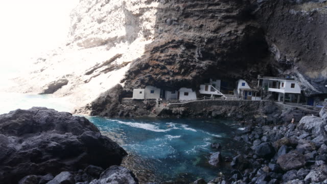 Cueva-pirata-Poris-de-Candelaria,-una-atracción-turística-escondida-cerca-de-Tijarafe