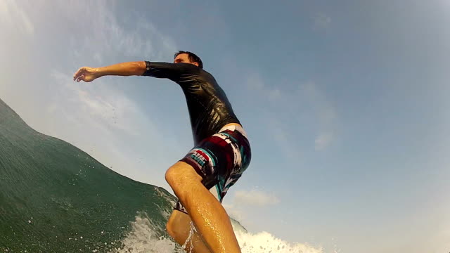 CLOSE-UP:-Young-man-wavesurfing