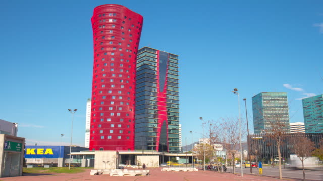 Sonne-Licht-Barcelona-Stadt-berühmte-rot-Turm-Hotel-Porta-Fira-4-k-Zeitraffer-Spanien