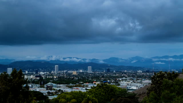 Nubes-de-tormenta-sobre-el-oeste-de-la-ciudad-de-Los-Ángeles-Time-Lapse