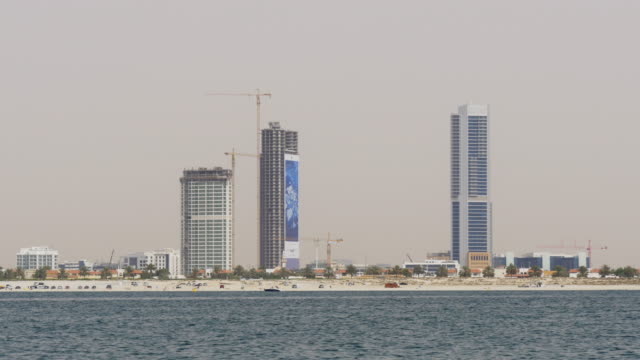 dubai-city-beach-bay-construcción-4-k,-Emiratos-Árabes-Unidos