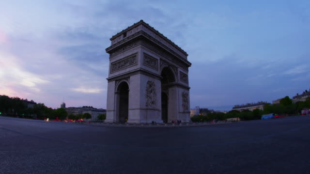 Champs-Elysées-ein-Sonnenuntergang-in-Paris,-Frankreich