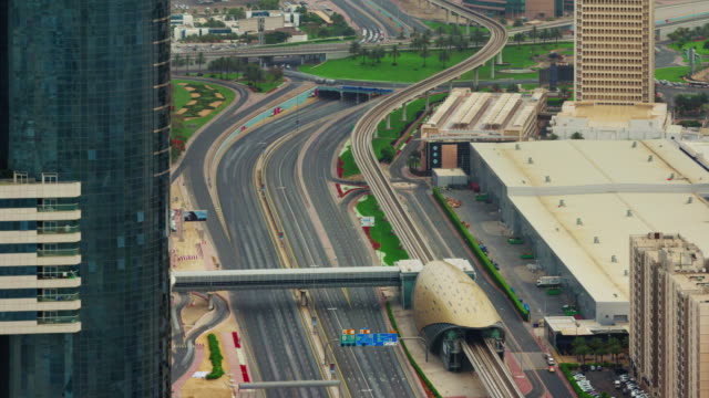 Tag-Licht-Dubai-downtown-Hauptstraße-u-Bahnstation-Dachansicht-4-k-Zeit-hinfällig,-Vereinigte-Arabische-Emirate