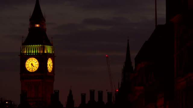 Closeup-Abend-Zeitraffer-von-Big-Ben-(Elizabeth-Tower)-in-London,-England,-UK