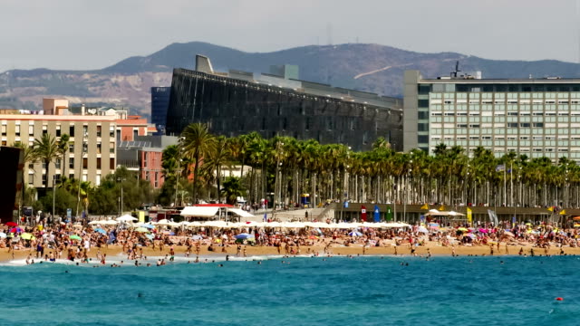 Las-playas-y-la-arquitectura-de-la-ciudad-de-Barcelona.-Lapso-de-tiempo.