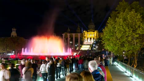 Zeitraffer-Video-der-magische-Brunnen-Font-Magica-Licht-Show-in-Barcelona,-in-der-Nacht