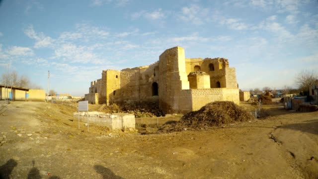 zerstörten-mittelalterlichen-Festung-nahe-der-Grenze-zwischen-der-Türkei-und-Syrien