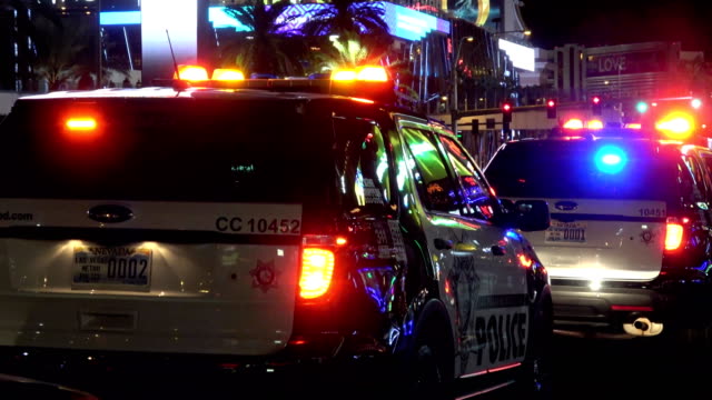 Coches-de-policía-en-servicio-en-Las-Vegas-por-la-noche