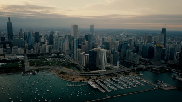 Chicago---Luftaufnahme-der-Bucht-bei-Sonnenuntergang