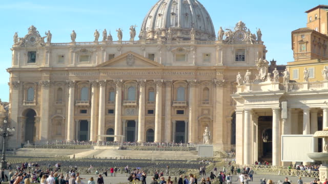 The-big-Vatican-church-architecture-in-Rome-Italy