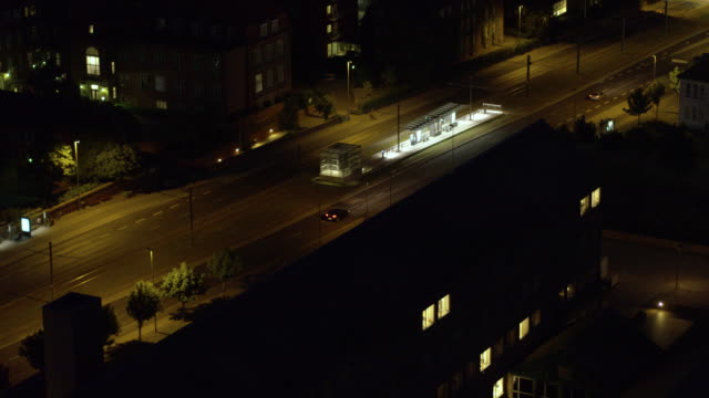 Verkehr-in-der-Nacht-